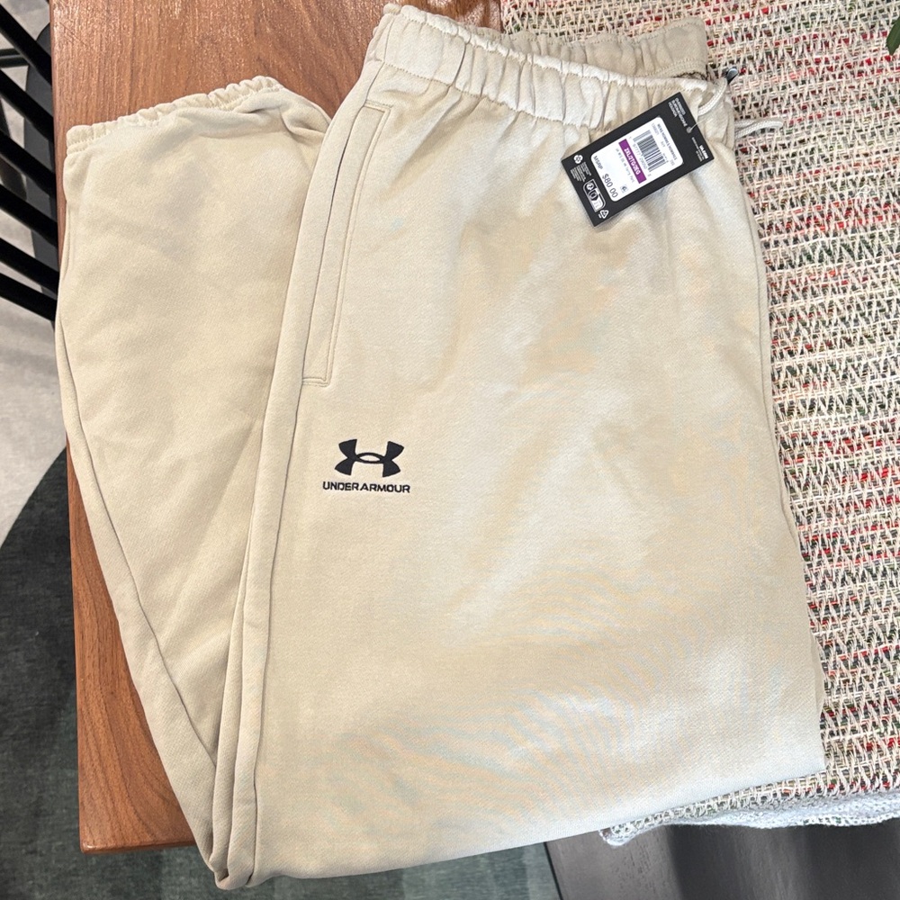 Under Armour men’s Beige Joggers